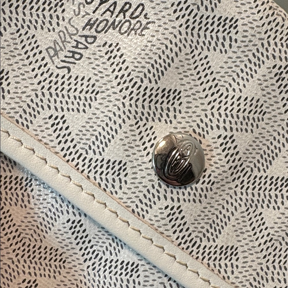 🖤 Cream/White Monogram Print Snap Wallet Pouch 🖤 - Picture 3 of 7